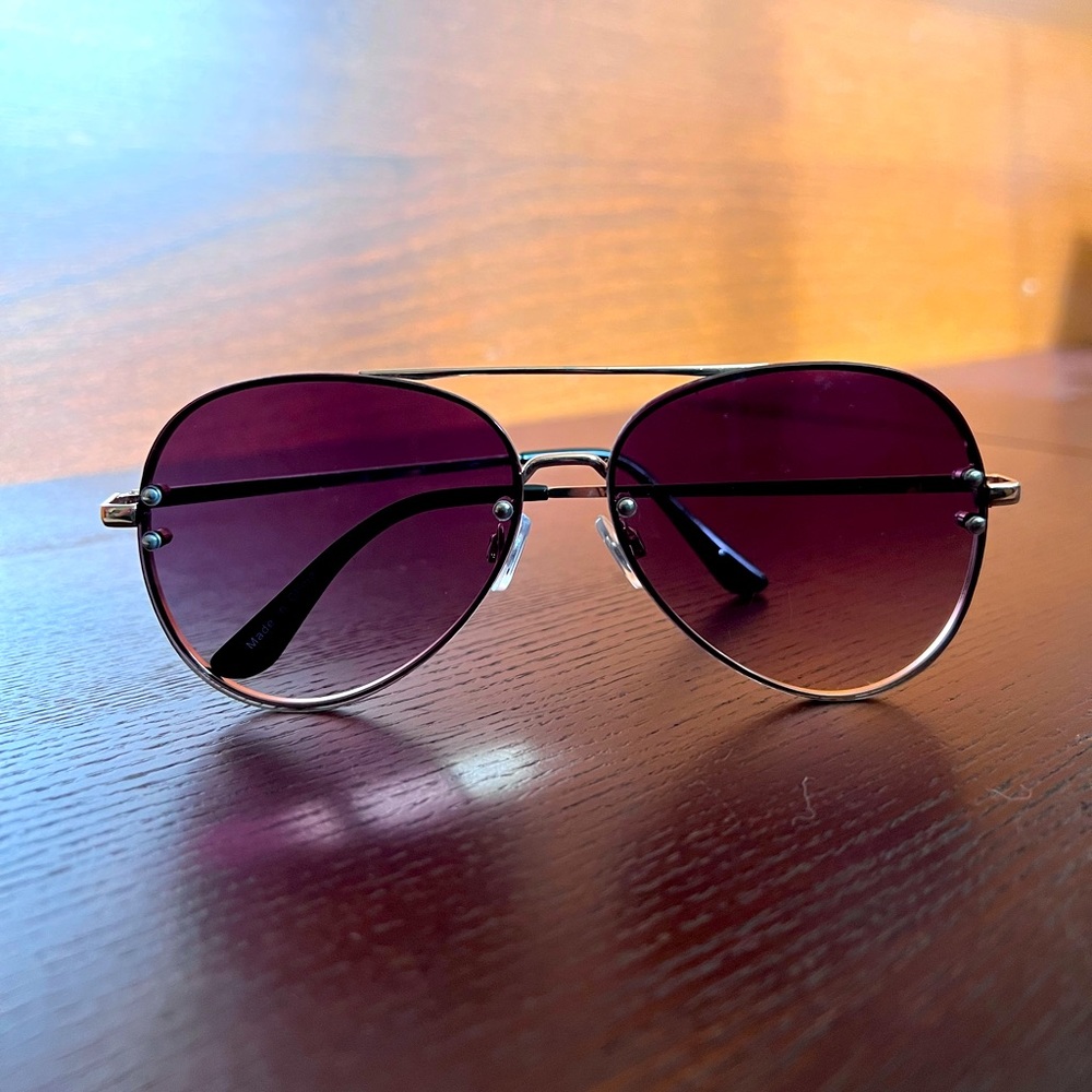 Tinted aviator sunglasses